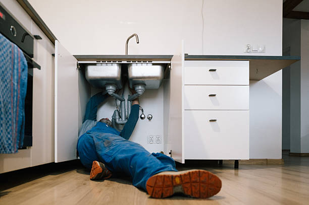 Professional Emergency Plumber technician working in Alexandria, LA